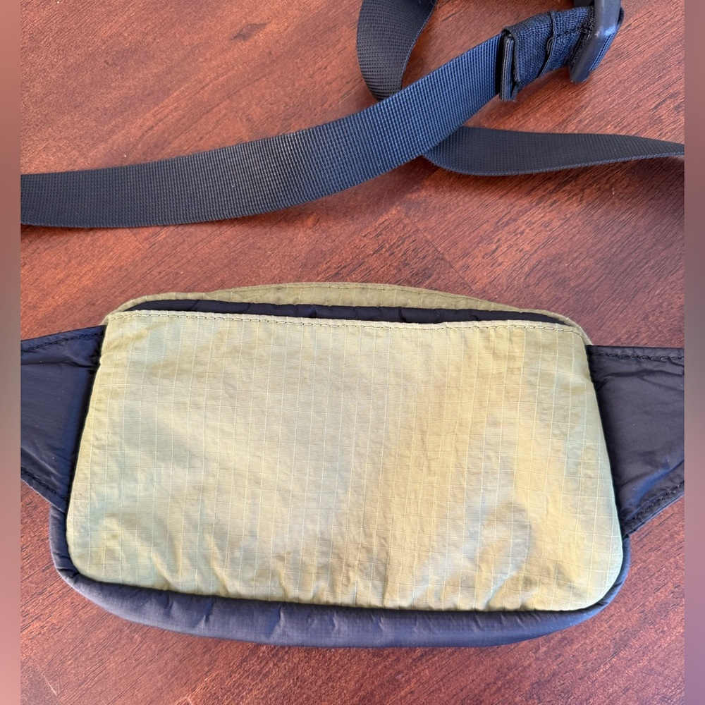 Lululemon Athletica Olive Black Mini Belt Bag - Picture 2 of 5